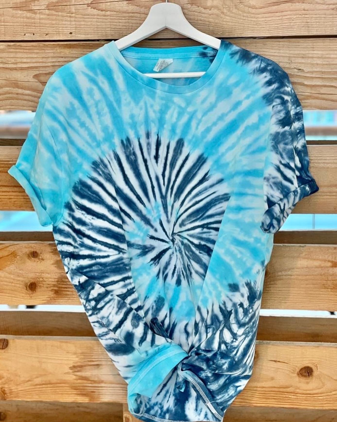 Kutaweav adult unisex tie dye t-shirt.