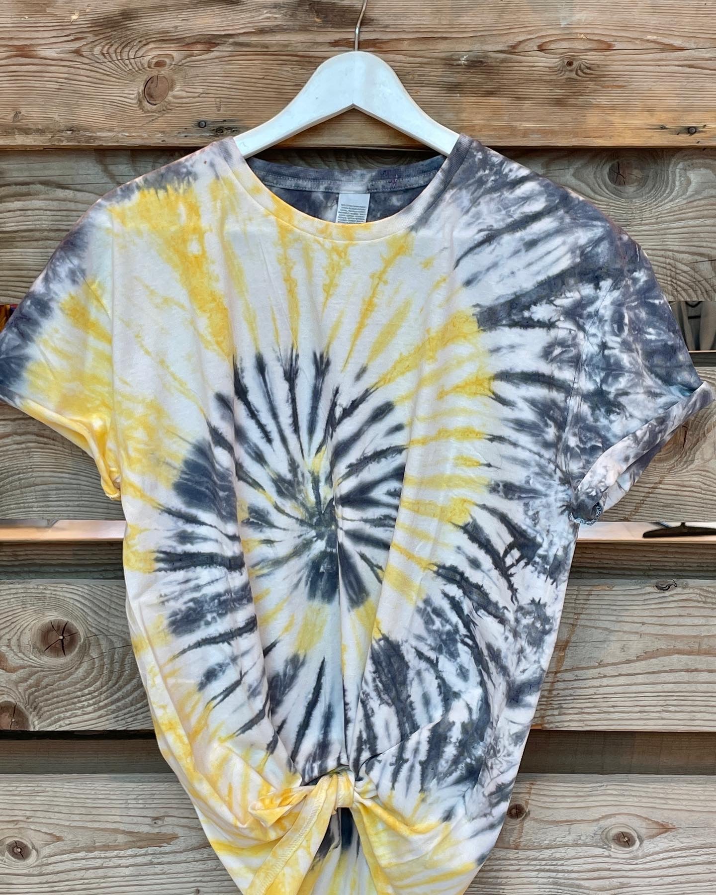 Kutaweav adult unisex tie dye t-shirt.